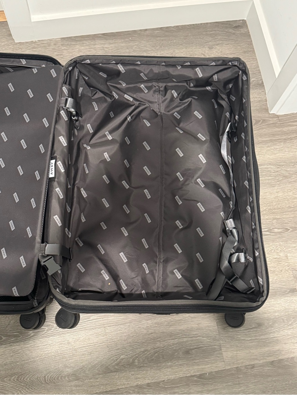 Away Large Flex Luggage - Green - Picture 2 of 10